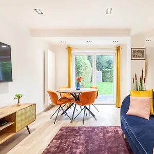 Apartment Cozy In, Brussels